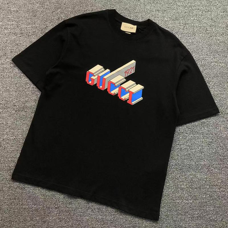 GUCCI T-SHIRT 22050731125（im 170cm 60kg i wear size S in the phot）