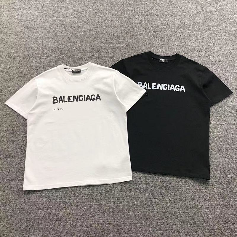 BALENCIAGA T-SHIRT 411187701（im 170cm 57kg i wear size M in the phot）