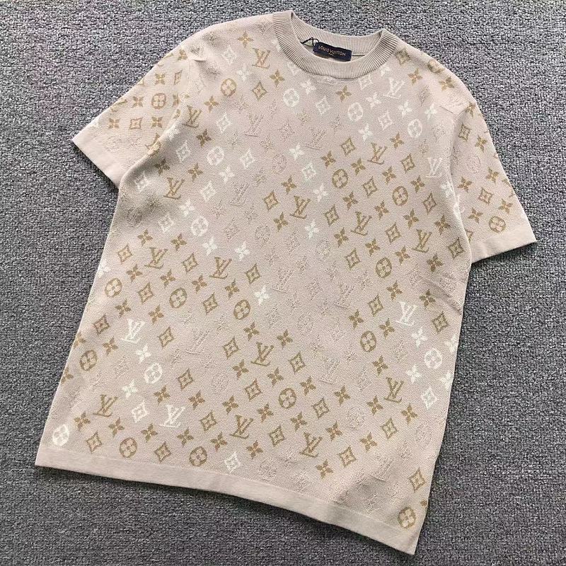 LV T-SHIRT 22060108125（im 170cm 60kg i wear size M in the phot）