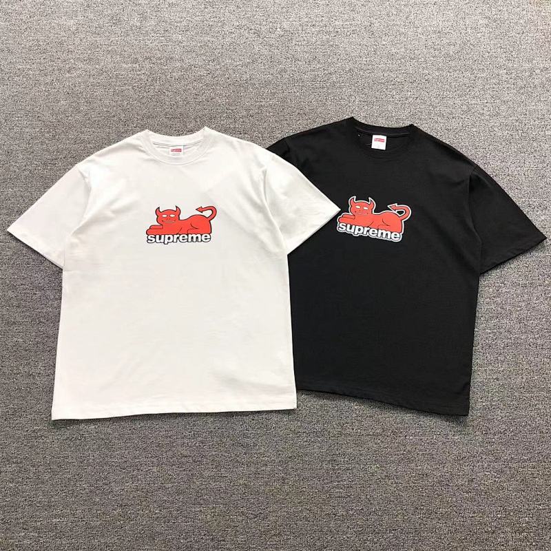 SUPREME T-SHIRT 112071921（im 170cm 57kg i wear size M in the phot）