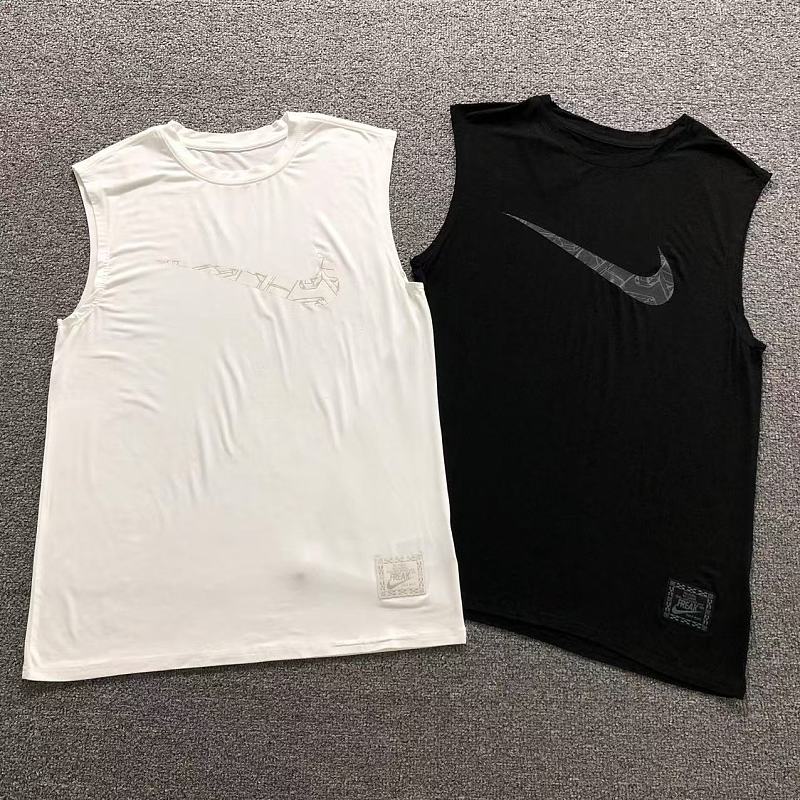 NIKE VEST 3206231719（im 170cm 60kg i wear size L in the phot）