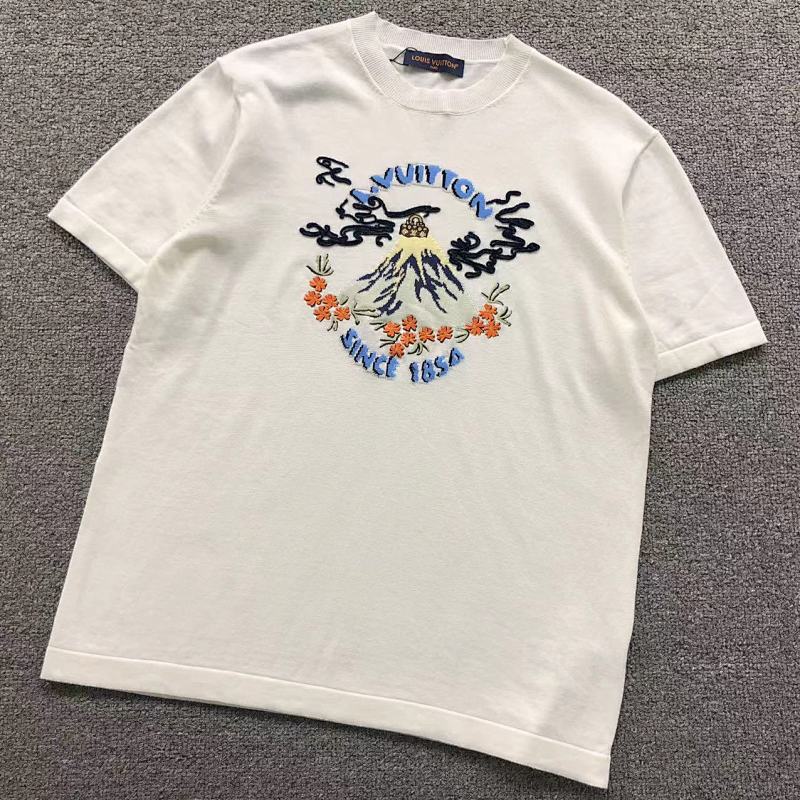 LV T-SHIRT SWEATER 2201235621（im 170cm 60kg i wear size M in the phot）
