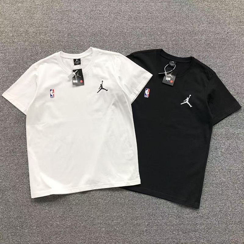 AIR JORDAN T-SHIRT 412300957（im 170cm 57kg i wear size M in the phot）