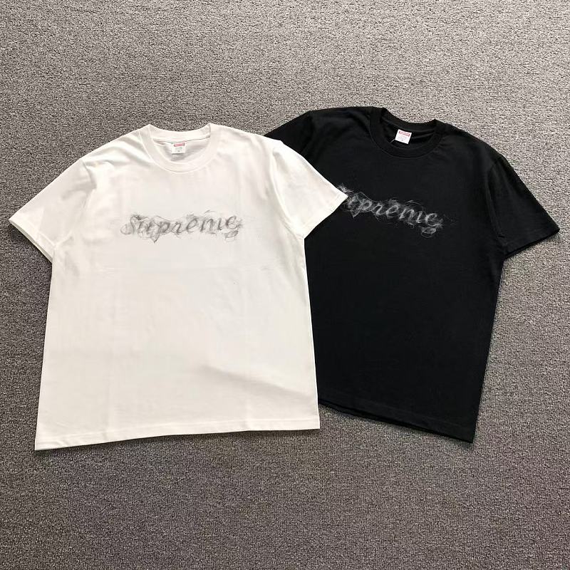 SUPREME T-SHIRT 42080409182（im 170cm 60kg i wear size M in the phot）