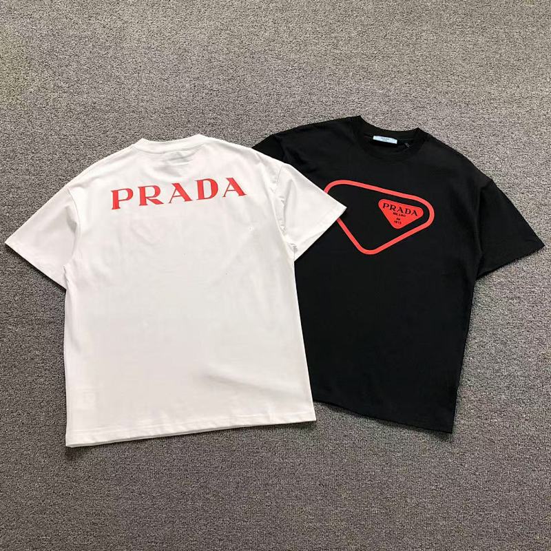 PRADA T-SHIRT 4204040260（im 170cm 60kg i wear size XS in the phot）