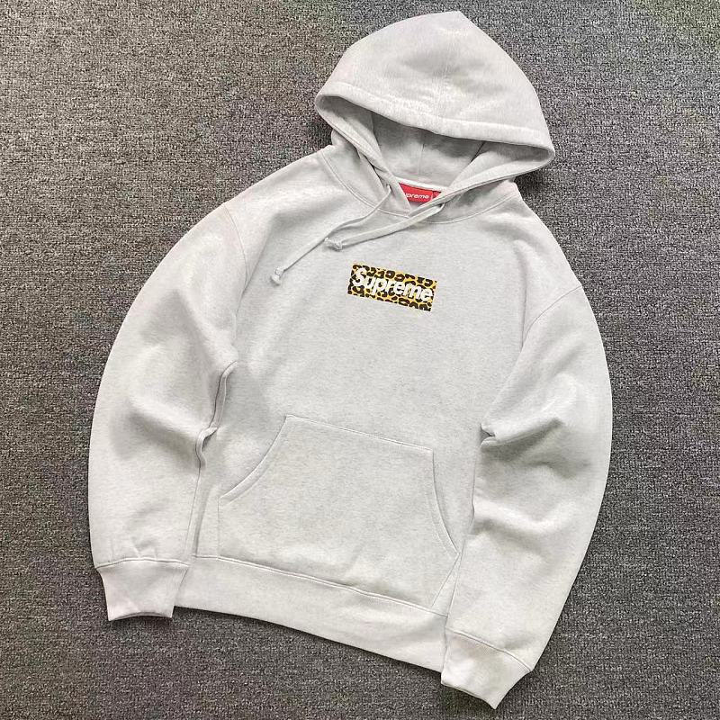 SUPREME HOODIE 52071606182（im 170cm 60kg i wear size S in the phot）