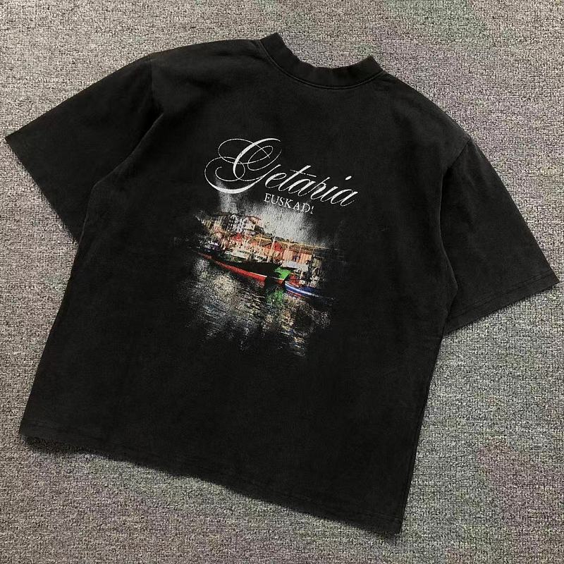 BALENCIAGA T-SHIRT 42042008163（im 170cm 60kg i wear size XS in the phot）