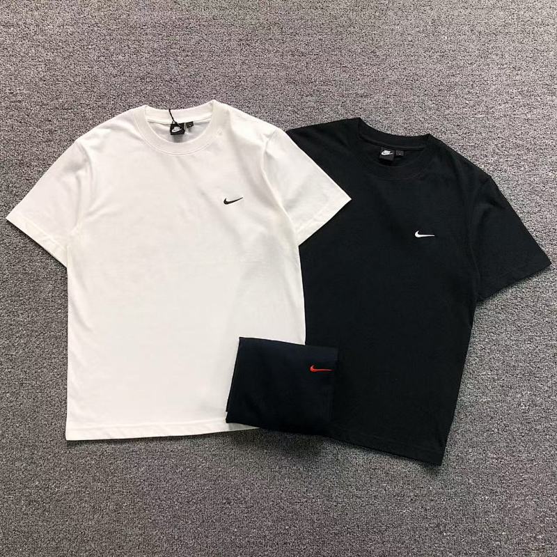 NIKE T-SHIRT 218220101（im 170cm 60kg i wear size S in the phot）