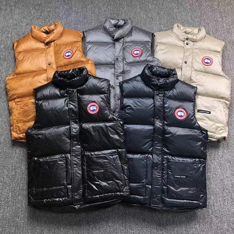 CANADA GOOSE DOWN JACKETS VEST 382505 （im 170cm 57kg i wear size M in the phot）