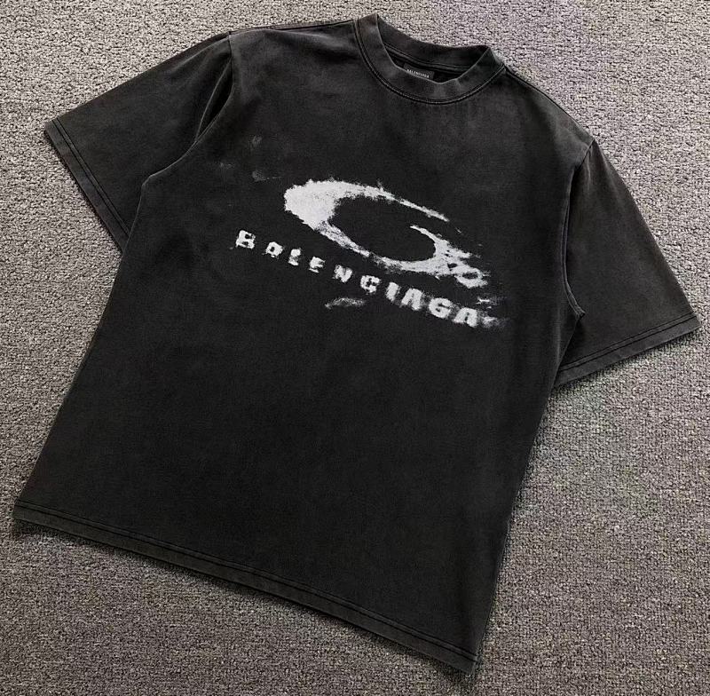 BALENCIAGA T-SHIRT 42040803163（im 170cm 60kg i wear size XS in the phot）