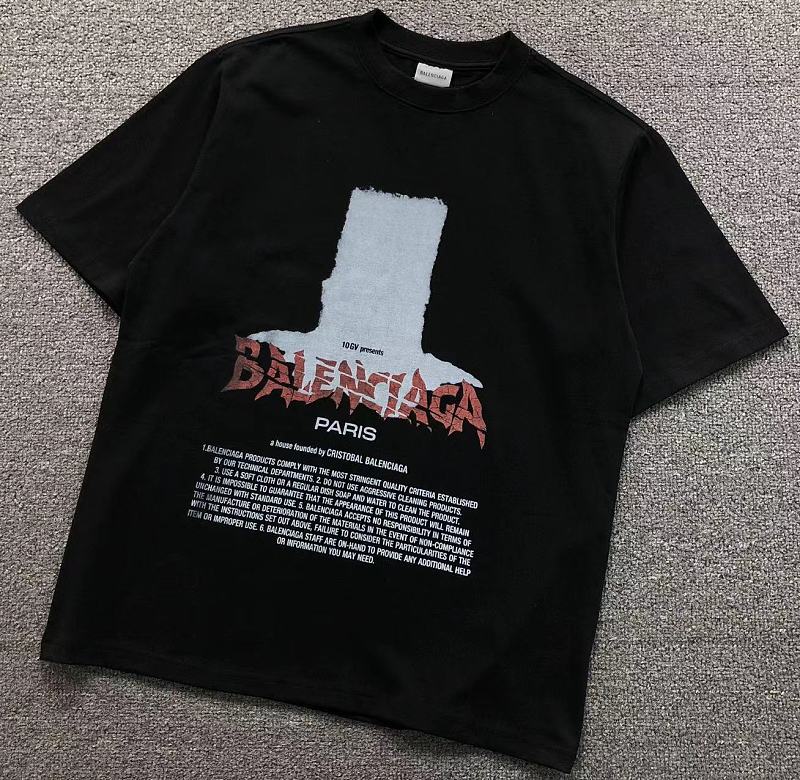 BALENCIAGA T-SHIRT 42052102163（im 170cm 60kg i wear size XS in the phot）