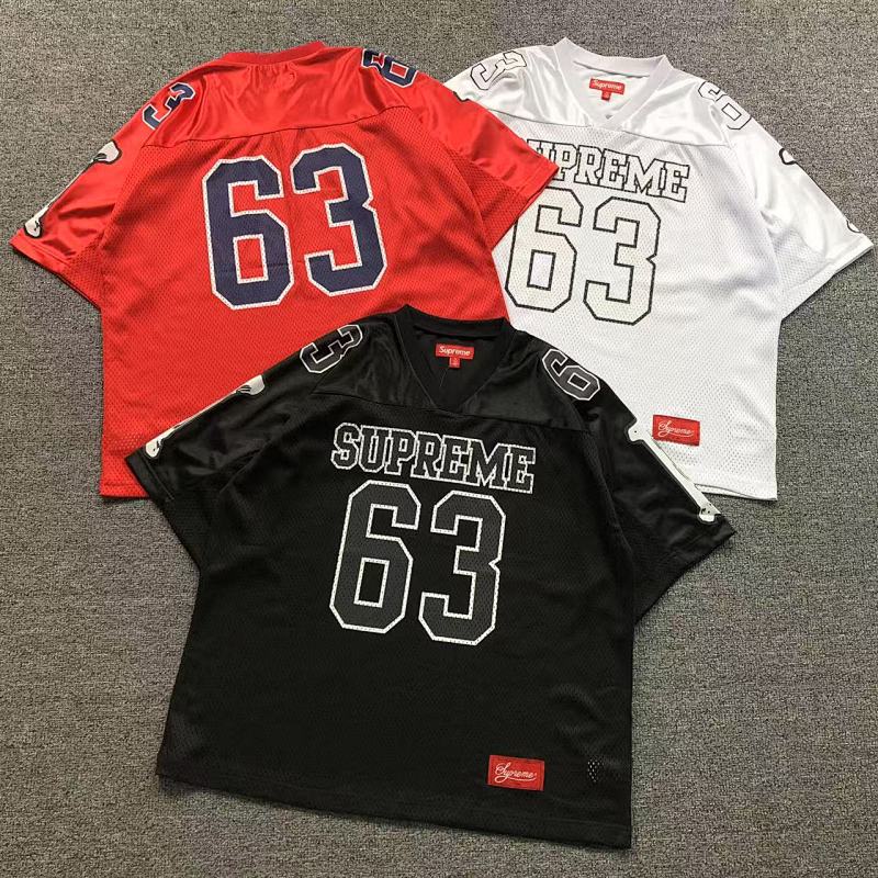 SUPREME T-SHIRT 22032519001（im 170cm 65kg i wear size M in the phot）