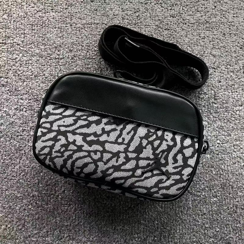 AIR JORDAN BAG 4109110113 ( 长20CM*宽6CM*高13CM)
