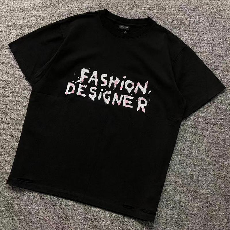 BALENCIAGA T-SHIRT 5212125136（im 170cm 60kg i wear size S in the phot）