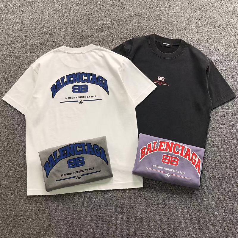 BALENCIAGA T-SHIRT 3205061021（im 170cm 60kg i wear size L in the phot）