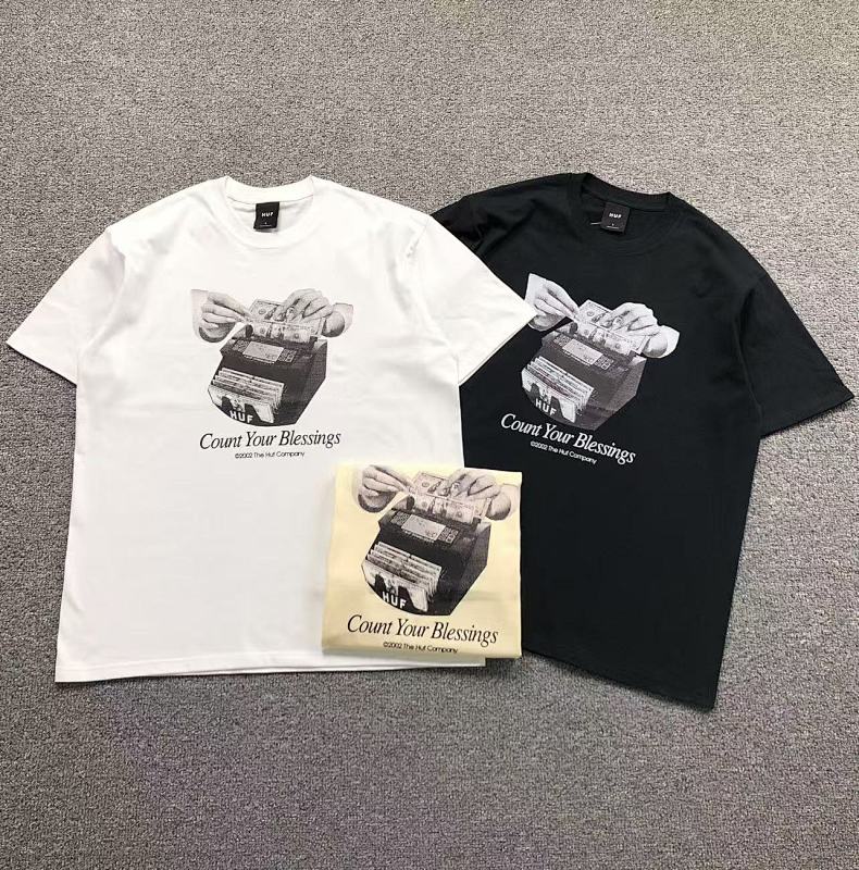 HUF T-SHIRT 4104212002（im 170cm 60kg i wear size L in the phot）