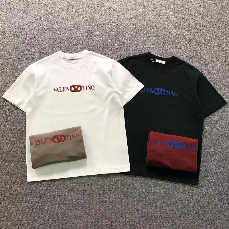VALENTINO T-SHIRT 5242518147 （im 170cm 60kg i wear size M in the phot）
