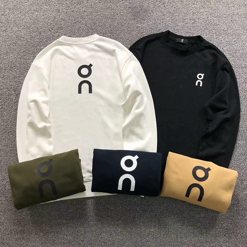 ON HOODIE 12961230（im 170cm 60kg i wear size M in the phot）