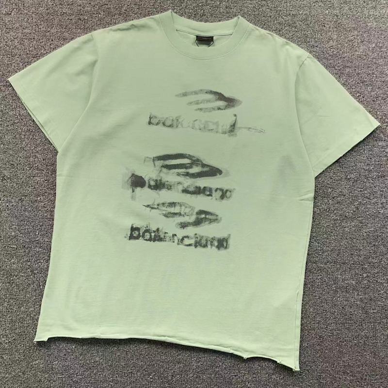 BALENCIAGA T-SHIRT 5212206136（im 170cm 60kg i wear size S in the phot）