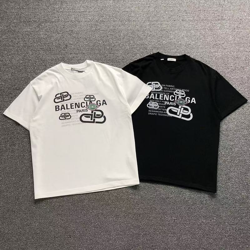 BALENCIAGA T-SHIRT 1252215137（im 170cm 60kg i wear size L in the phot）