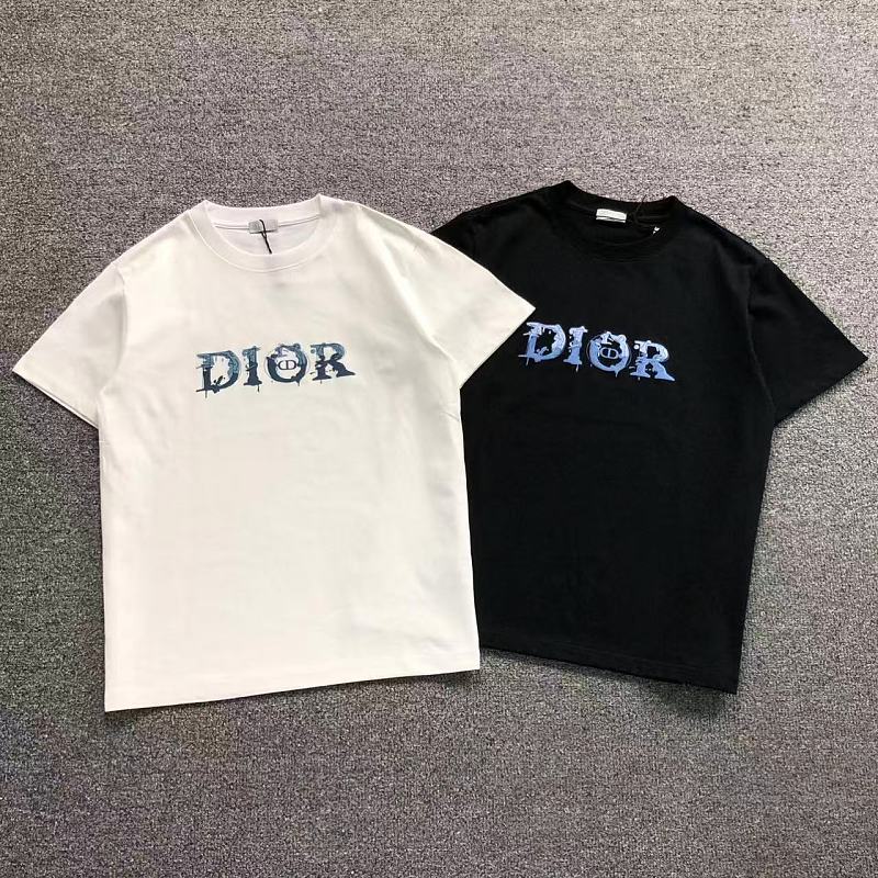 DIOR T-SHIRT 22050431001（im 170cm 60kg i wear size XS in the phot）