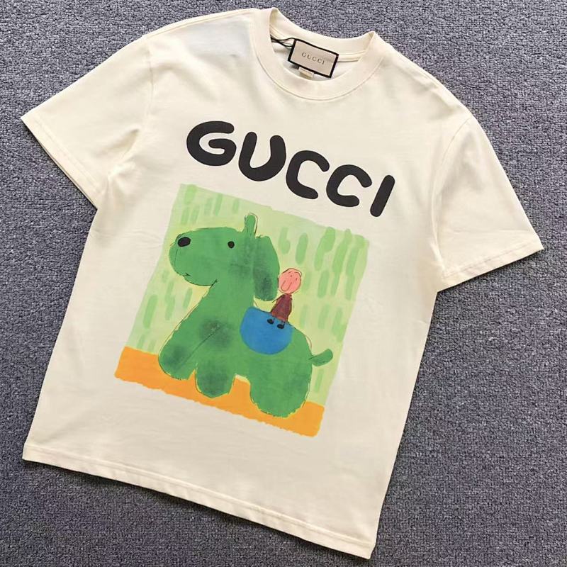 GUCCI T-SHIRT 560607101（im 170cm 60kg i wear size S in the phot）