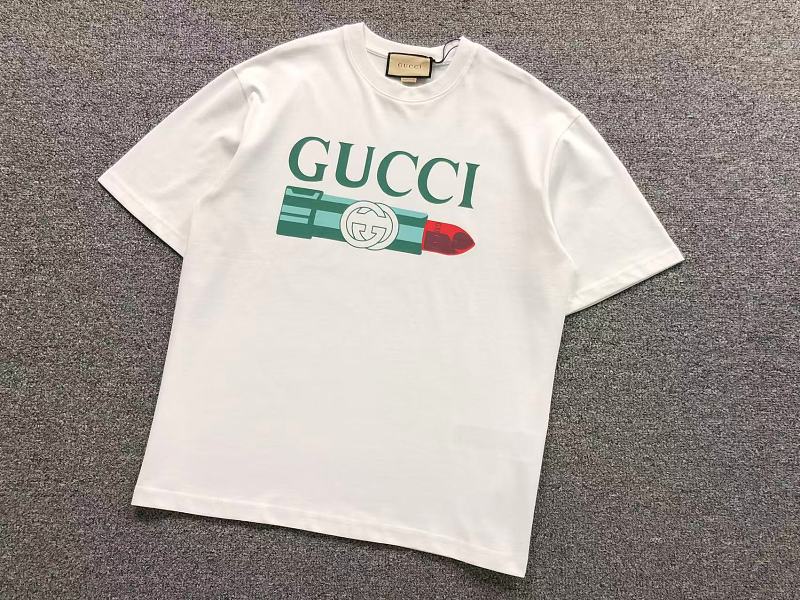 GUCCI T-SHIRT 22050716125（im 170cm 60kg i wear size S in the phot）