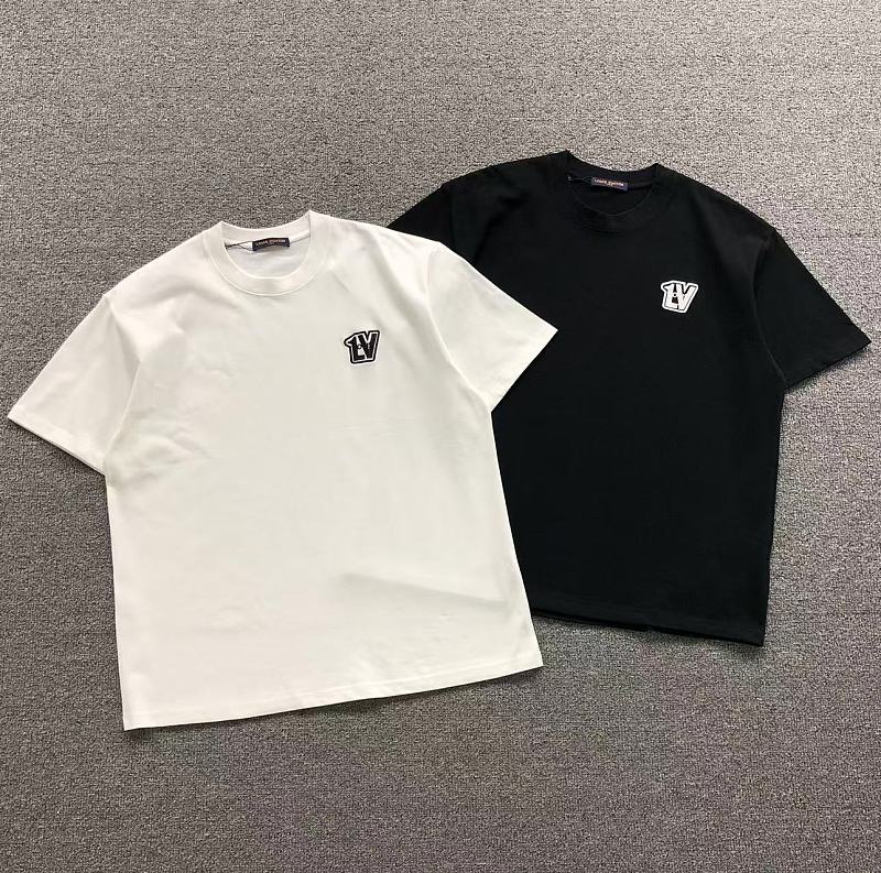 LV T-SHIRT 2205081401（im 170cm 60kg i wear size XL in the phot）