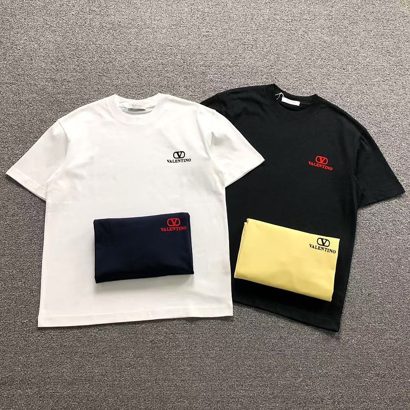 VALENTINO T-SHIRT 5241606147（im 170cm 65kg i wear size M in the phot）