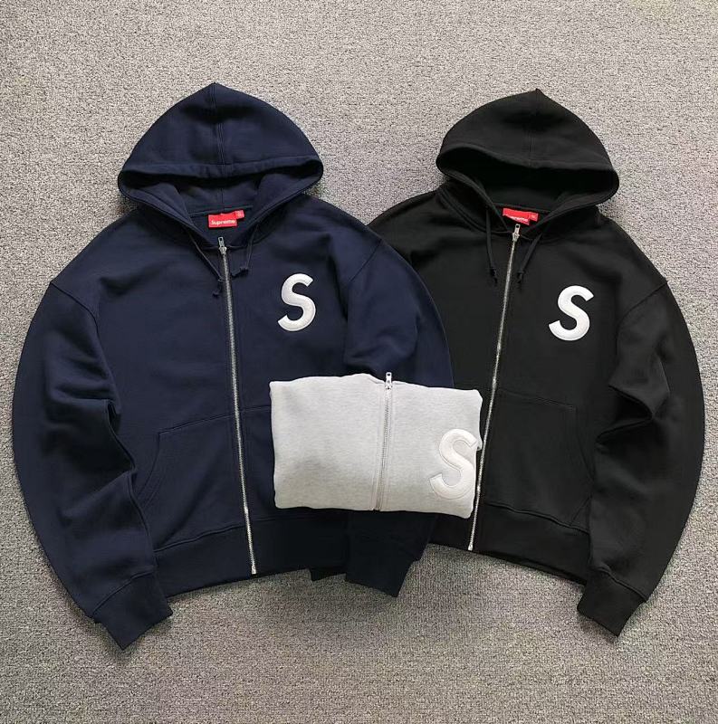 SUPREME HOODIE 4201260402（im 170cm 60kg i wear size S in the phot）