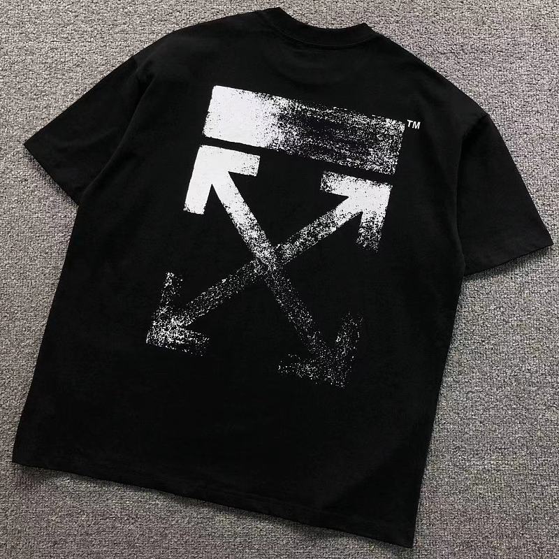 OFF-WHITE T-SHIRT 42051423165（im 170cm 60kg i wear size XS in the phot）