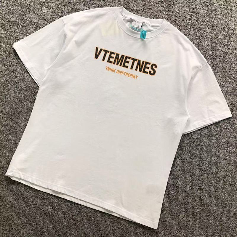 VETEMENTS T-SHIRT 41091602145（im 170cm 60kg i wear size S in the phot）