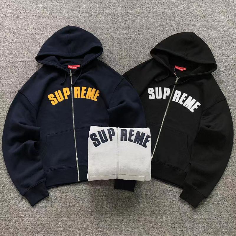 SUPREME HOODIE 4201260502（im 170cm 60kg i wear size M in the phot）