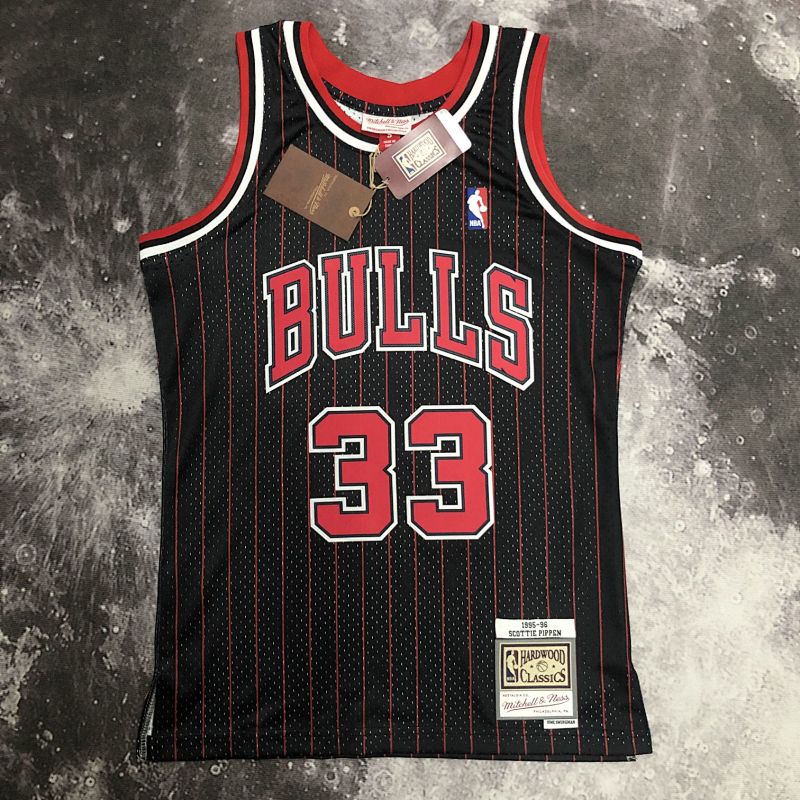 【MN】【Chicago Bulls】热压复古球衣：SW公牛队96赛季黑条纹33号 皮蓬