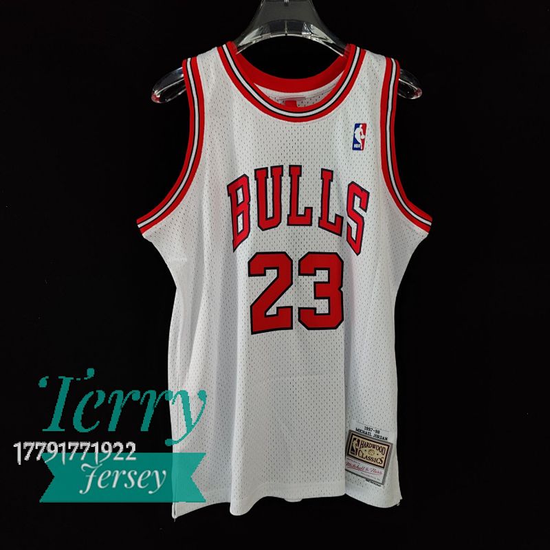 【MN】【Chicago Bulls】热压复古球衣：SW公牛队98赛季白色23号 乔丹
