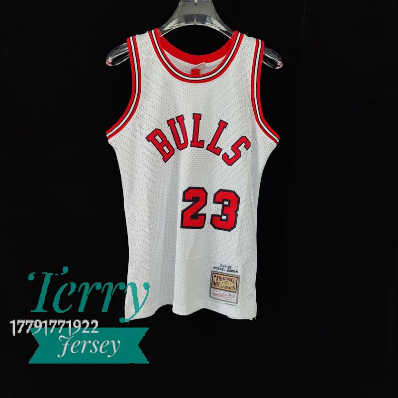 【MN】【Chicago Bulls】热压复古球衣: SW公牛队 84/85赛季 新秀 白色 23号 乔丹