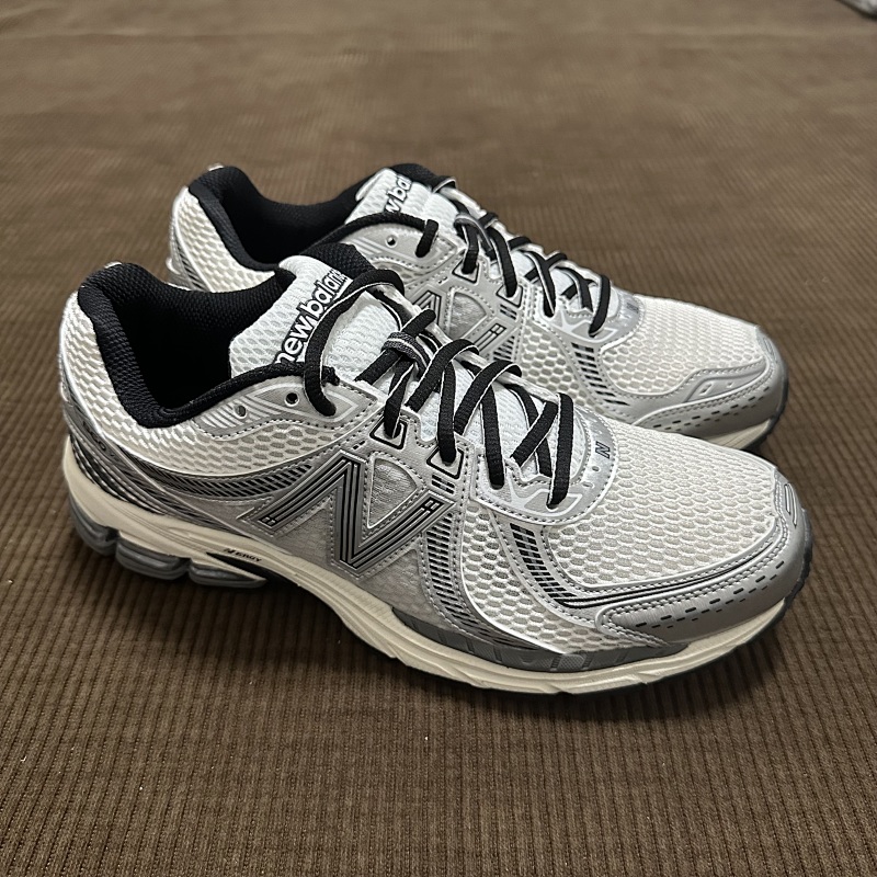 NEW BALANCE 860 V2