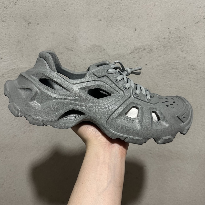 BALENCIAGA洞洞鞋