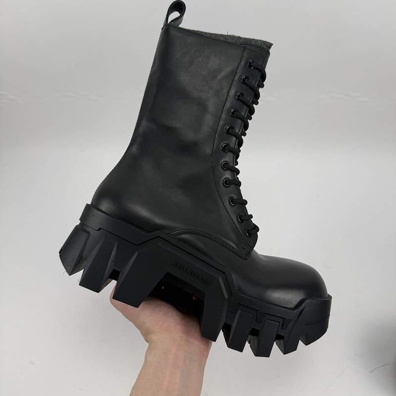 Balenciaga Bulldozer 靴