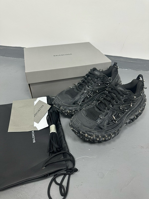 BALENCIAGA Defender