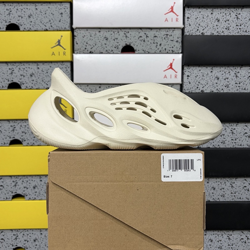 【LW Batch】 Foam RNNR 36-48 洞洞鞋 沙色 FY4567