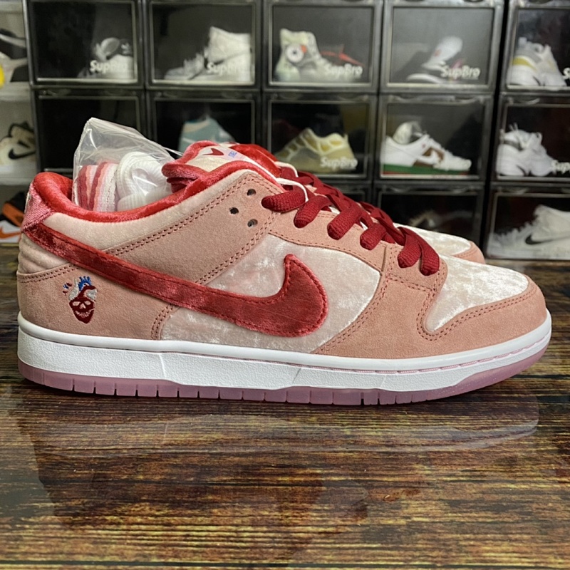 【M Batch 】StrangeLove x NK SB Dunk Low 联名情人节限定白粉 CT2552-800