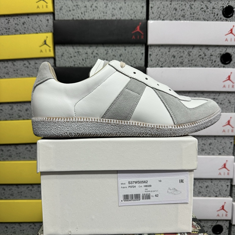 【GOAT Batch】MM6 40-47 H8339 白灰（深灰麂皮）
